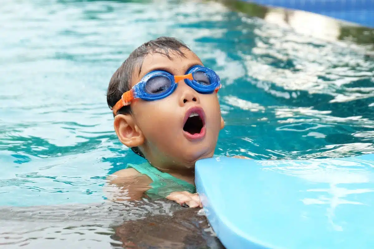 enfants piscine