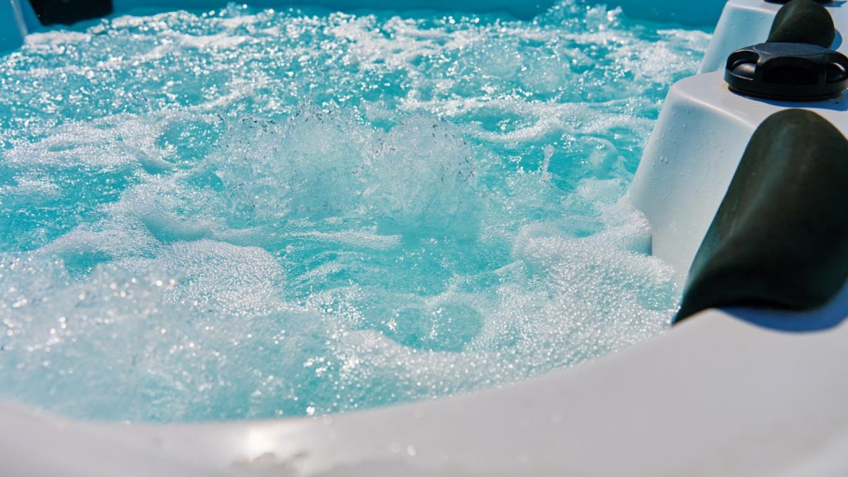 Accessoires pour spa et jacuzzi : lesquels sont vraiment indispensables ?