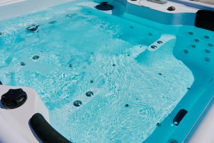 Couverture de spa : l'accessoire qui fait vraiment la différence sur votre facture