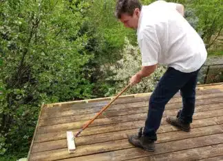 Comment nettoyer une terrasse en bois sans l’abîmer ?